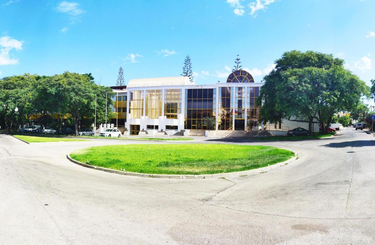 Moradia Geminada V0 - Localizacao Central - Privada Куартейра Екстер'єр фото